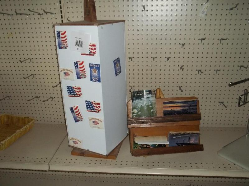 Magnetic display and postcard displ...
