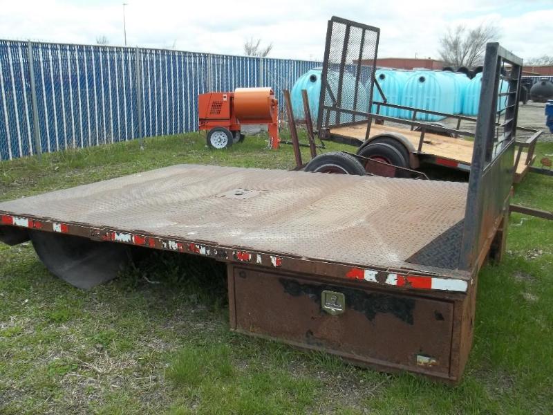 11x8 Flat Bed off of 1999 Ford 1-...