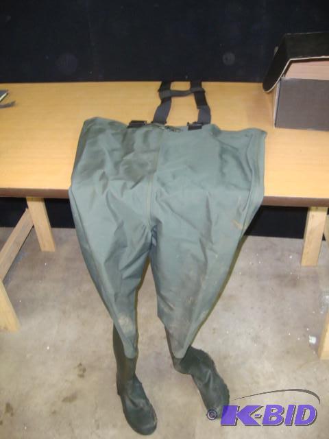 Frogg Toggs Waders, sz 11, holes in...