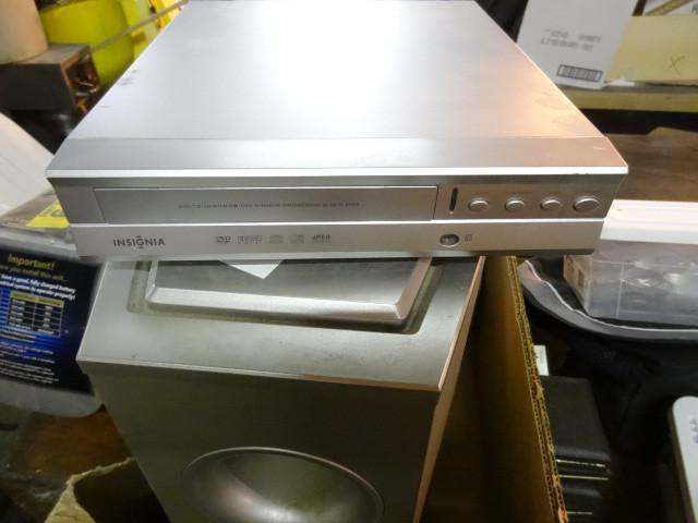 lot 131 image: Holmes dehumidifier. Insignia CD su...