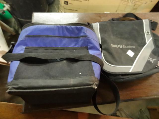 lot 132 image: Shoulder bag. Arctic zone lunch bag...