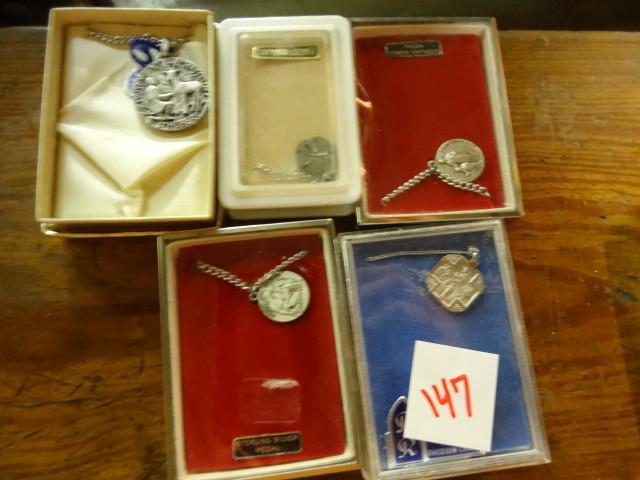 lot 147 image: 5 religious necklaces...