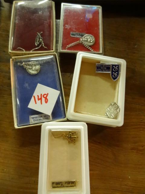 lot 148 image: 5 religious necklaces...