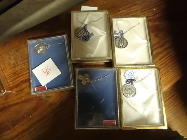 lot 154 image: 5 religious necklaces...