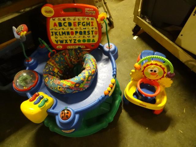 lot 177 image: Baby exersaucer. Infant scooter wal...