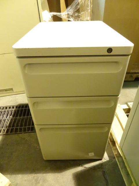 lot 26 image: 15" 3 drawer metal ped...