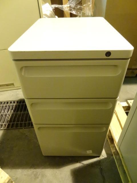 lot 27 image: 15" 3 drawer metal ped...
