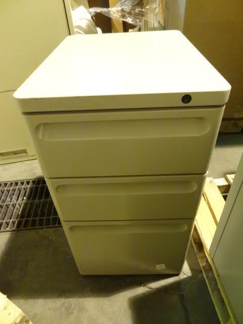 lot 28 image: 15" 3 drawer metal ped...