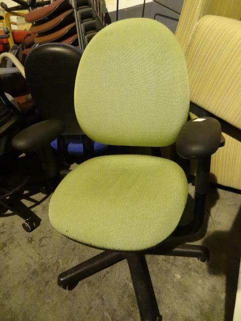 lot 31 image: Office chair on wheels. Nice shape....