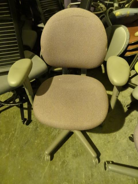 lot 34 image: Office chair on wheels. Nice shape....