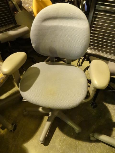 lot 37 image: Office chair on wheels. Nice shape....