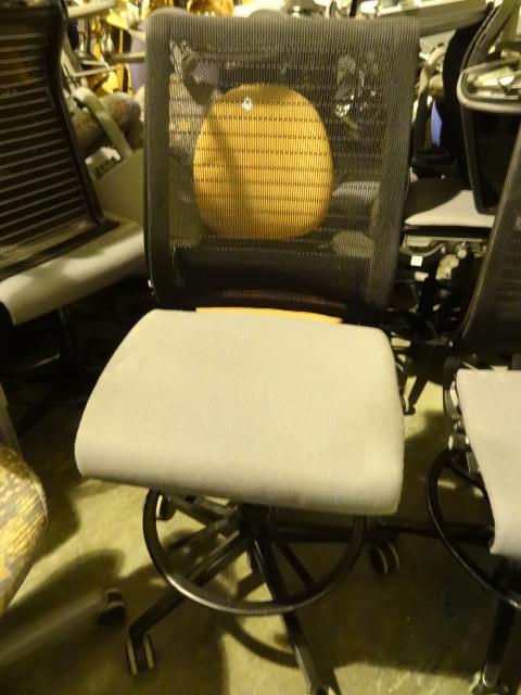 lot 41 image: Steelcase adjustable height stool o...