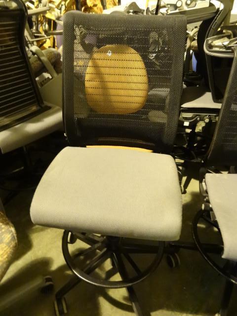 lot 42 image: Steelcase adjustable height stool o...