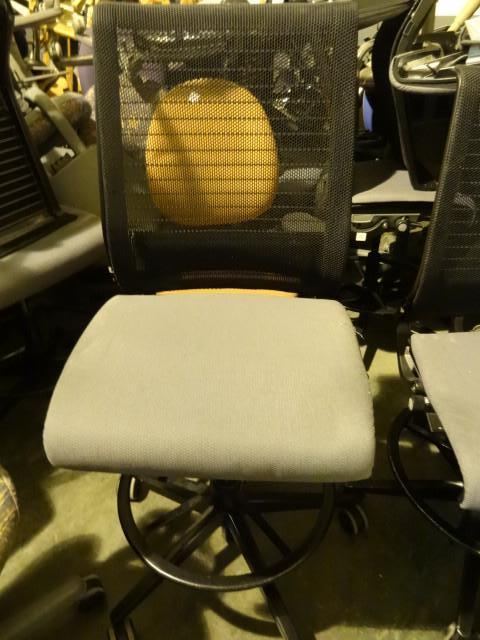 lot 44 image: Steelcase adjustable height stool o...