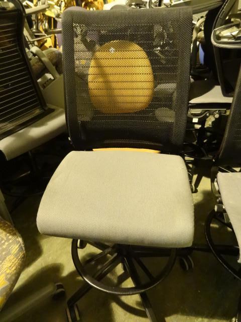 lot 47 image: Steelcase adjustable height stool o...