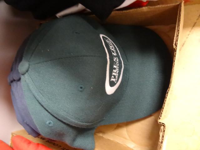 lot 77 image: 7 baseball caps. New...