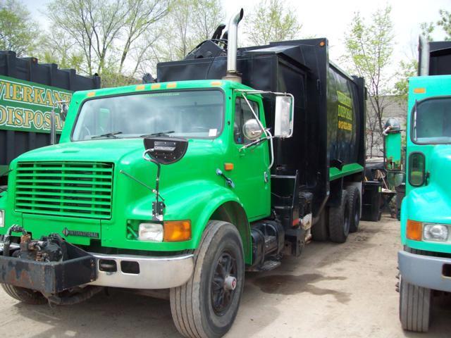 1999 International  33 Yard Garbage Packer Truck