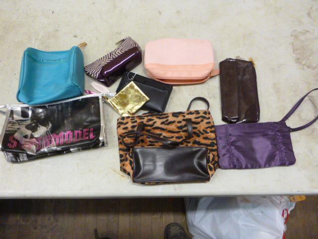 lot 101 image: Lot of Miscellaneous Make-Up Bags...