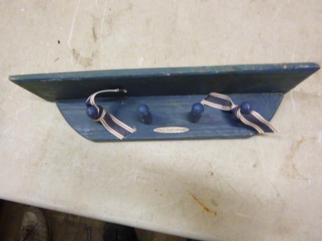 lot 114 image: Small 16" Shelf...