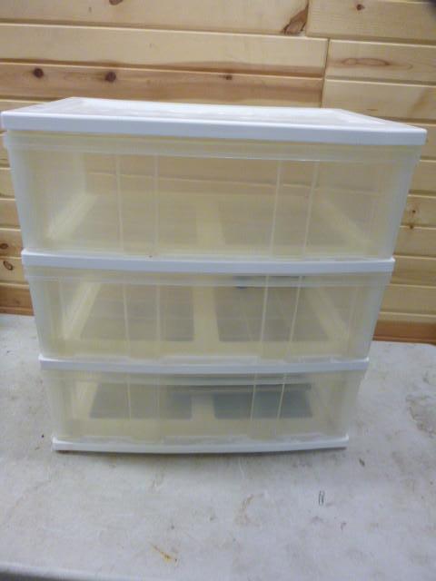 lot 117 image: 3 Drawer Storage Unit on Casters 24...