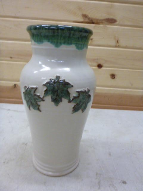 lot 146 image: 12" Vase...