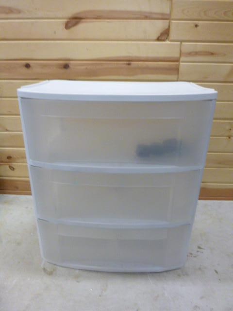 lot 159 image: 3 Drawer Storage Unit on Castors 25...