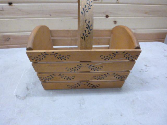 lot 165 image: Small Wooden Basket...