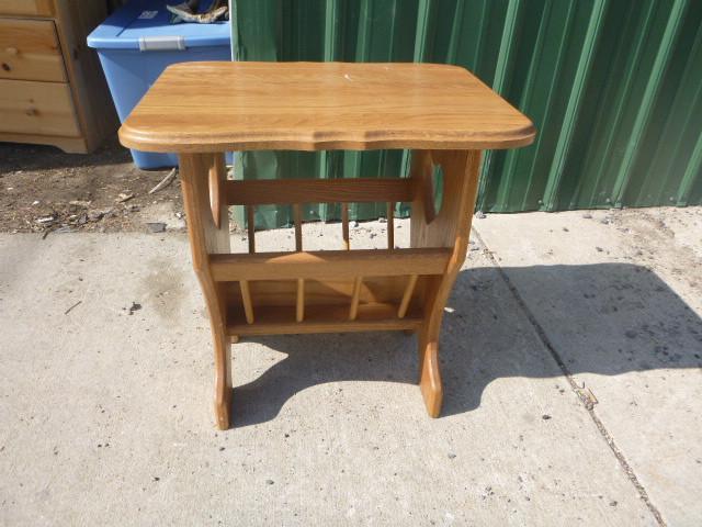 lot 18 image: Oak End Table and Magazine Rack 22&...