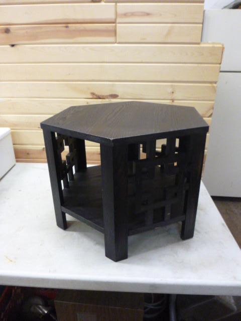lot 202 image: Table 19" diameter - 15" ...
