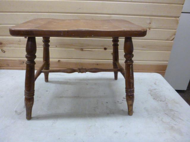 lot 204 image: Entry Bench 17" X 22" X 1...