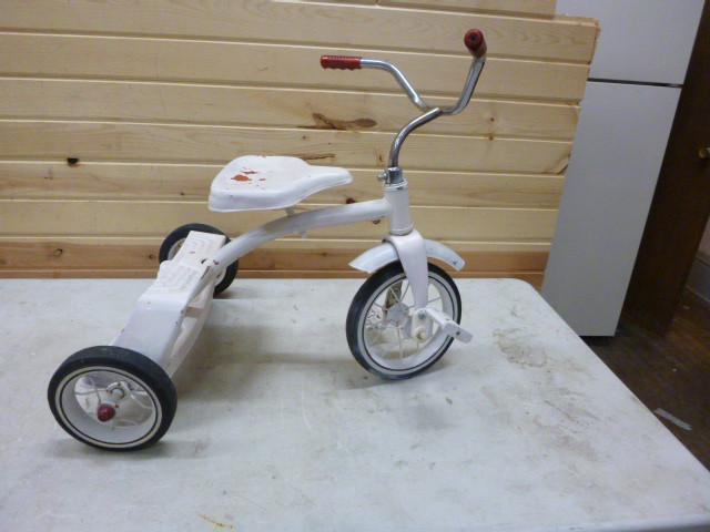 lot 206 image: Small Tricycle...