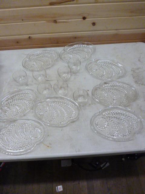lot 207 image: 2 Snack Sets 4 plates and 4 cups ea...