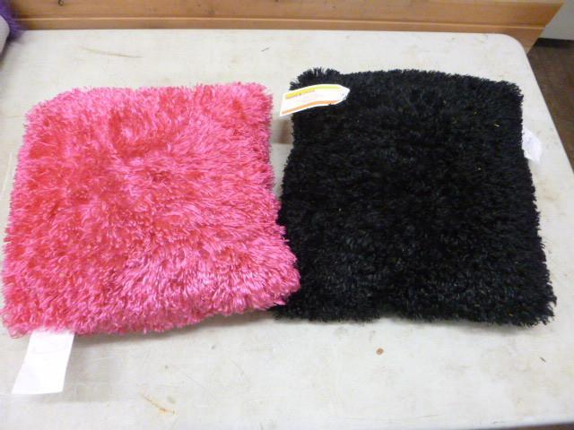 lot 210 image: 2 Throw Pillows...
