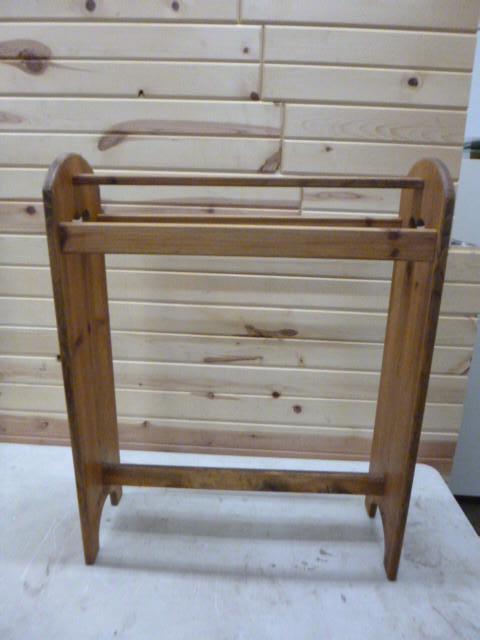 lot 215 image: Quilt Stand 32" X 25" X 9...