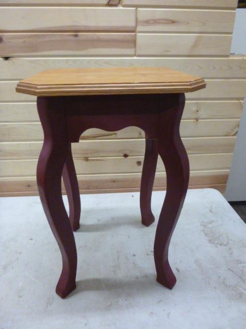 lot 218 image: Stand 24" X 15" X 15"...