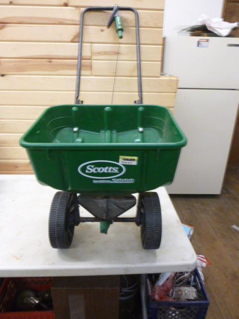 lot 223 image: Scotts Speedy Green 2000 Fertilizer...
