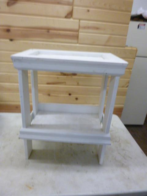 lot 226 image: Plant Stand 24" X 19" X 1...