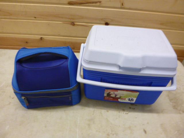 lot 25 image: 2 Small Coolers Rubbermaid 10 quart...