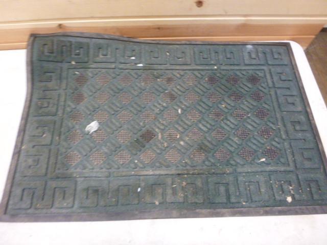 lot 261 image: Outdoor Rubber Mat 23" X 35&qu...