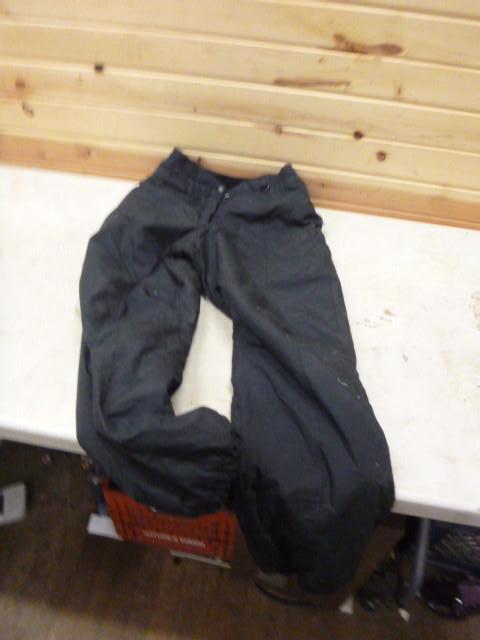 lot 276 image: Insulated Winter Pants Size M...