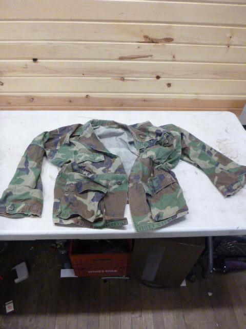 lot 283 image: Camouflage Shirt Size M...