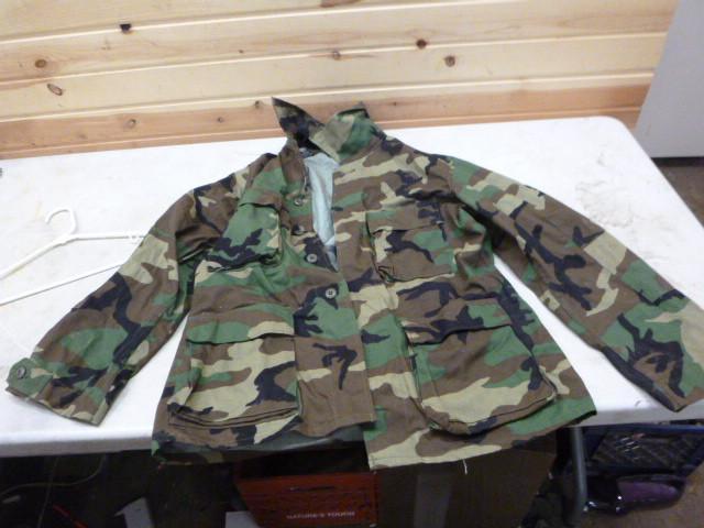 lot 284 image: Camouflage Shirt Size M...
