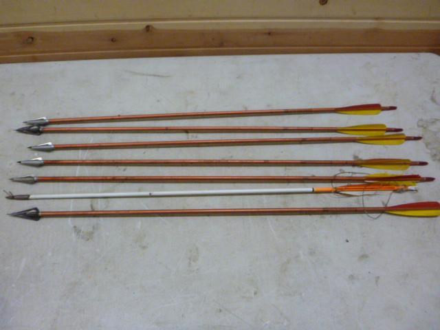 lot 288 image: 6 - 32" Arrows with Broad Head...