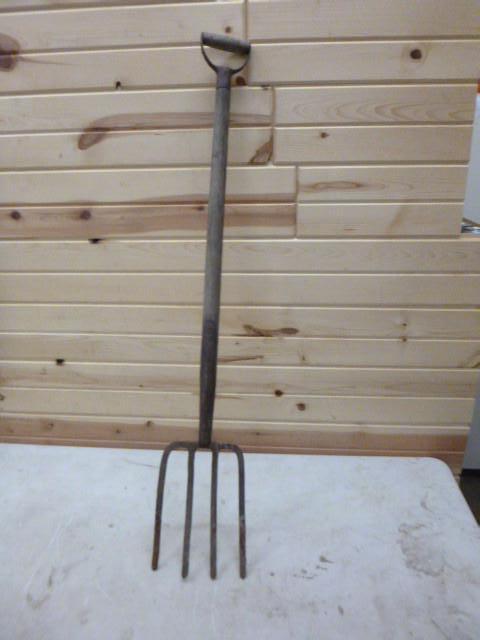 lot 294 image: Potato Fork Handle needs to be atta...
