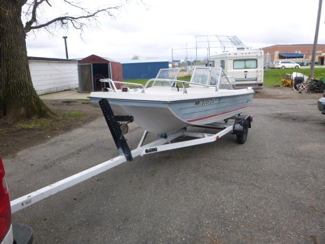 lot 3 image: 1972 Crestliner Muskie 14 Fishing ...