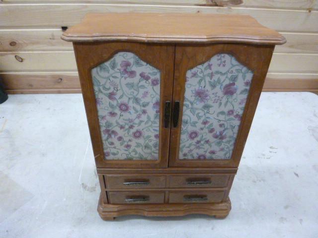 lot 38 image: Jewelry Box...