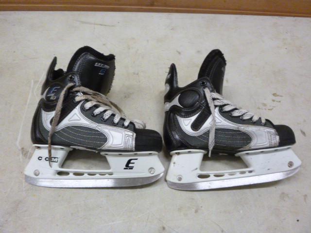 lot 42 image: CCM Externo Hockey Skates Size 4...