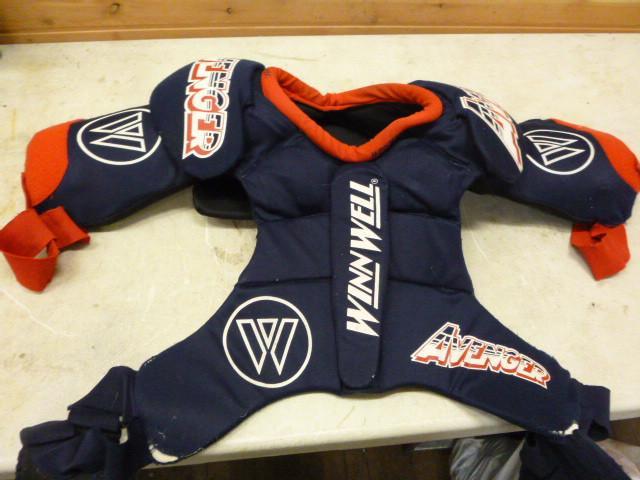lot 49 image: Winnwell Avenger Hockey Pads Size X...