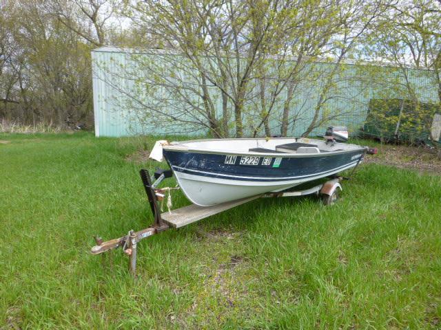 lot 5 image: 1986 Crestliner Nordic 14 Fishing ...