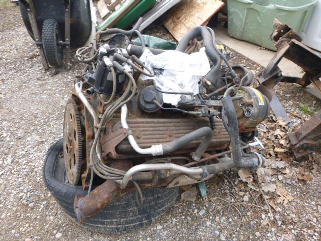 lot 6 image: 350 Motor Out of a 1989 Chevy 1500....